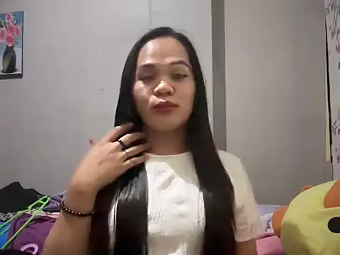 SophiaCourthaway online show from May 18, 2026, 10:47 pm