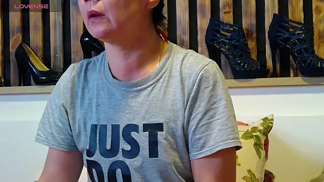 Tory Lovi online show from April 9, 2026, 3:52 am