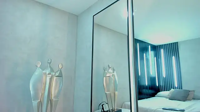 Stefanyduque1 online show from November 12, 2025, 1:04 pm