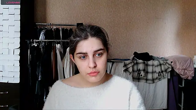  Roselina  online show from March 16, 2026, 11:58 am