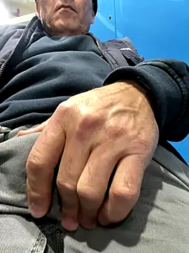 Snapshot of sempreilmio2 chatting on November 24, 2025, 11:43 am sempreilmio2 online show from November 24, 2025, 11:43 am