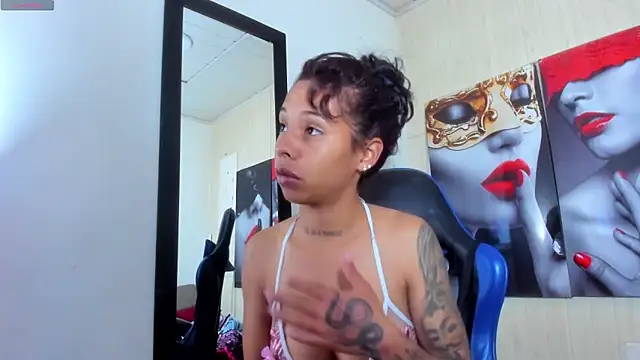 Snapshot of Miss_sparkle00 chatting on December 2, 2025, 4:25 am Miss sparkle00 online show from December 2, 2025, 4:25 am