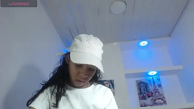 Snapshot of Miss_sparkle00 chatting on January 17, 2026, 8:01 pm Miss sparkle00 online show from January 17, 2026, 8:01 pm