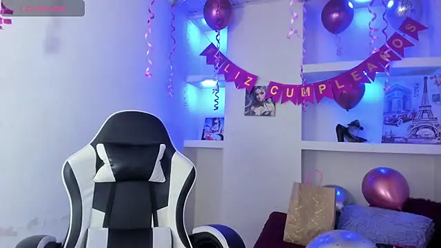 Snapshot of Miss_sparkle00 chatting on February 5, 2026, 8:37 pm Miss sparkle00 online show from February 5, 2026, 8:37 pm