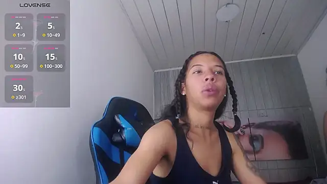 Snapshot of Miss_sparkle00 chatting on November 19, 2025, 4:23 am Miss sparkle00 online show from November 19, 2025, 4:23 am