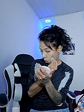 Snapshot of Miss_sparkle00 chatting on February 4, 2026, 8:15 pm Miss sparkle00 online show from February 4, 2026, 8:15 pm