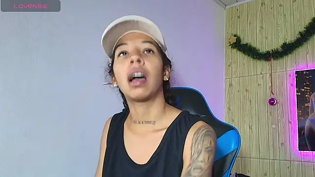 Snapshot of Miss_sparkle00 chatting on January 6, 2026, 8:13 pm Miss sparkle00 online show from January 6, 2026, 8:13 pm