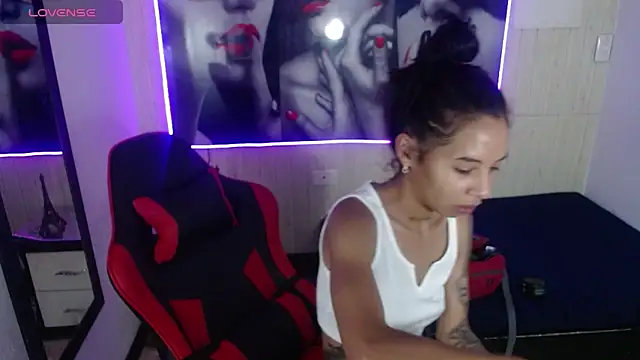 Snapshot of Miss_sparkle00 chatting on January 13, 2026, 8:13 pm Miss sparkle00 online show from January 13, 2026, 8:13 pm