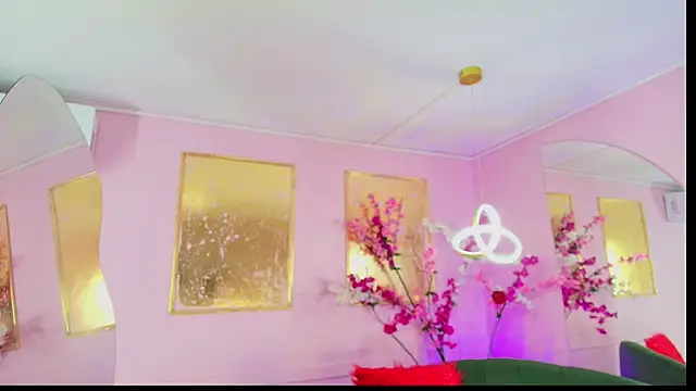 scarlette69 online show from November 10, 2025, 8:25 pm