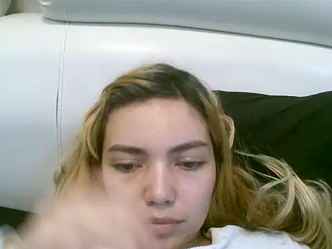 Snapshot of VittoriaTaylor chatting on October 17, 2025, 7:04 pm VittoriaTaylor online show from October 17, 2025, 7:04 pm