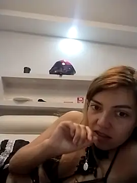 Snapshot of VittoriaTaylor chatting on February 13, 2025, 3:45 pm VittoriaTaylor online show from February 13, 2025, 3:45 pm