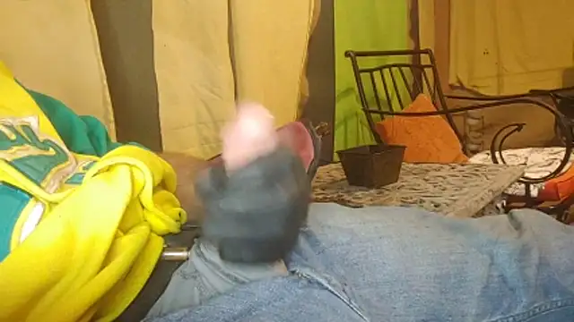 Snapshot of bwcbeat83 chatting on February 12, 2026, 2:11 am bwcbeat83 online show from February 12, 2026, 2:11 am