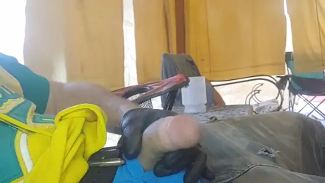 bwcbeat83 online show from April 22, 2026, 1:01 am