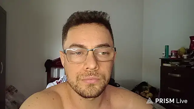 Snapshot of Dyllan__ chatting on May 22, 2026, 1:42 pm Dyllan online show from May 22, 2026, 1:42 pm