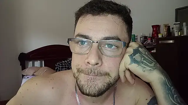 Snapshot of Dyllan__ chatting on May 26, 2026, 2:15 pm Dyllan online show from May 26, 2026, 2:15 pm