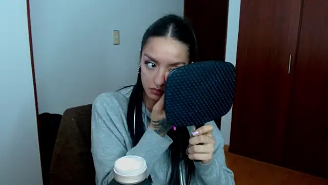 Snapshot of ravenvancleef chatting on January 24, 2025, 9:37 pm ravenvancleef online show from January 24, 2025, 9:37 pm