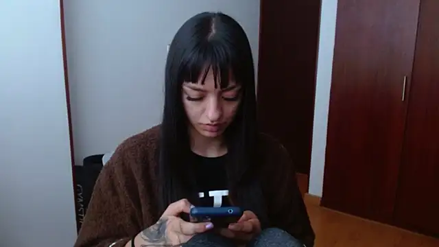 Snapshot of ravenvancleef chatting on January 26, 2025, 1:04 pm ravenvancleef online show from January 26, 2025, 1:04 pm