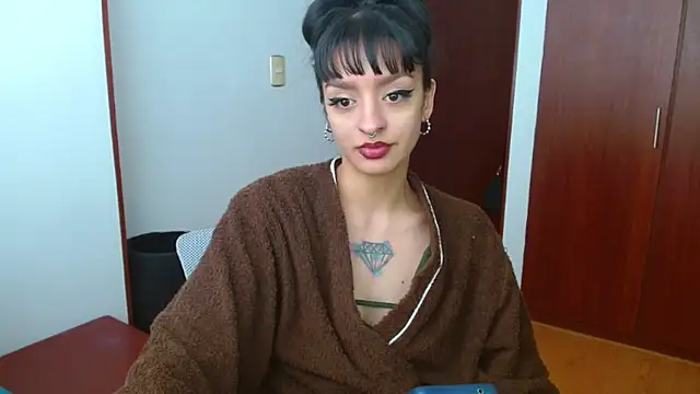 Snapshot of ravenvancleef chatting on January 30, 2025, 5:17 pm ravenvancleef online show from January 30, 2025, 5:17 pm