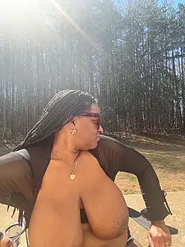 Snapshot of xoxoHotCoCo chatting on March 10, 2026, 5:17 pm xoxoHotCoCo online show from March 10, 2026, 5:17 pm