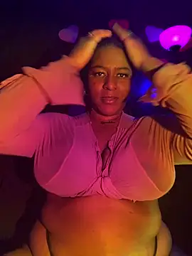 Snapshot of xoxoHotCoCo chatting on February 9, 2026, 12:03 pm xoxoHotCoCo online show from February 9, 2026, 12:03 pm