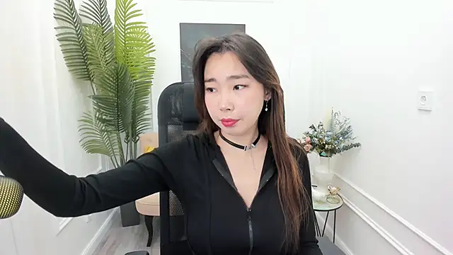 AnnaReyla online show from November 3, 2025, 4:17 am