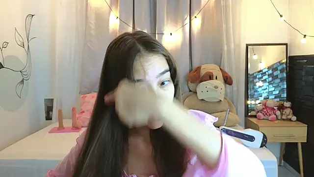 SERAFINA  online show from December 4, 2025, 11:31 am