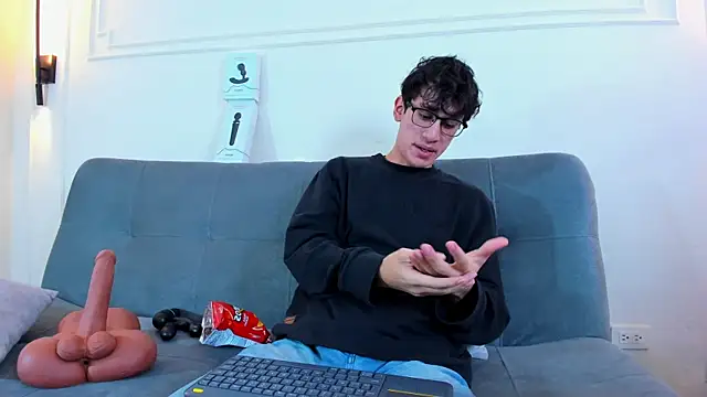 Cum hunters online show from December 14, 2025, 3:13 am