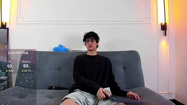 Snapshot of Cum_hunters chatting on July 21, 2026, 3:30 am Cum hunters online show from July 21, 2026, 3:30 am