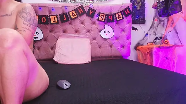 Auroraa miller online show from October 23, 2025, 11:53 am