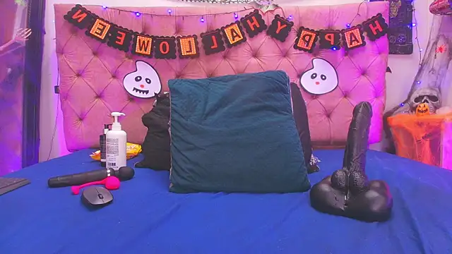 Auroraa miller online show from October 27, 2025, 11:55 am