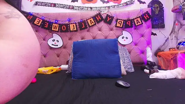 Auroraa miller online show from October 21, 2025, 11:53 am