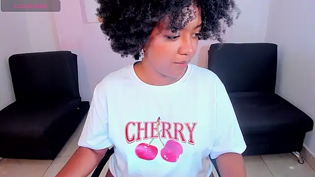 AishaHil online show from January 28, 2025, 5:56 pm