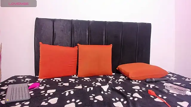 Snapshot of CoupleTwink12 chatting on October 1, 2025, 3:00 am CoupleTwink12 online show from October 1, 2025, 3:00 am