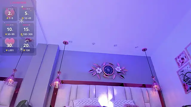 ArianaGolden online show from November 24, 2025, 4:51 pm