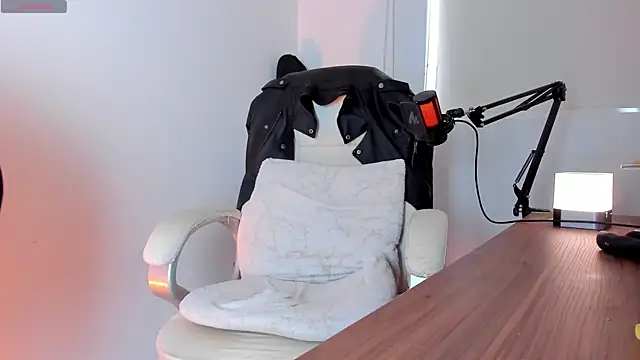 Fraannco online show from March 6, 2025, 1:35 pm