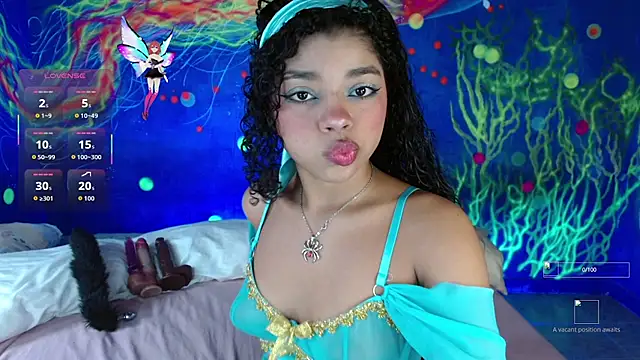 lucie petite online show from November 29, 2025, 6:52 pm