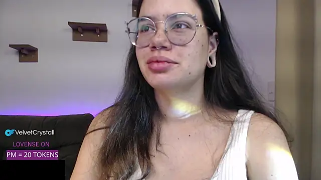 crystalll room online show from November 13, 2025, 2:04 am