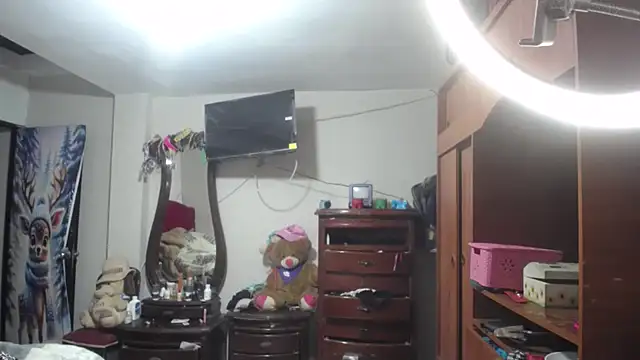 jazmin mature  online show from December 22, 2025, 3:01 pm