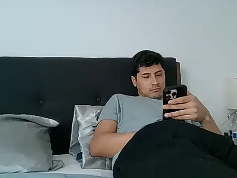 PerroDemonioHot online show from February 25, 2026, 10:09 pm