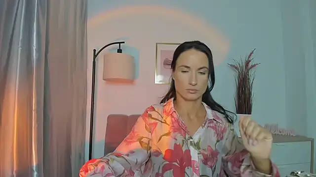 LeiilaBloom online show from September 14, 2025, 3:56 pm