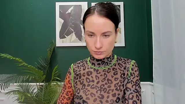 LeiilaBloom online show from March 20, 2025, 3:04 pm