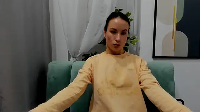 LeiilaBloom online show from February 6, 2025, 11:42 am