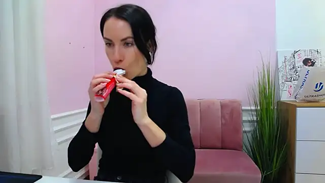 LeiilaBloom online show from March 22, 2025, 3:09 pm