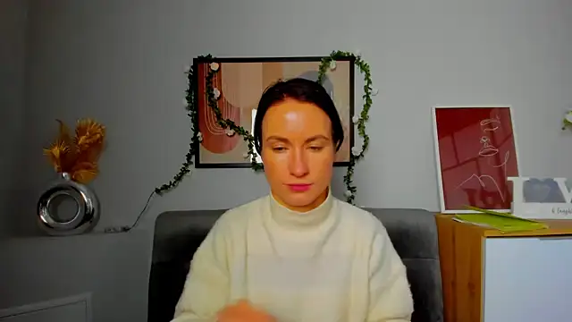 LeiilaBloom online show from February 23, 2025, 5:07 pm