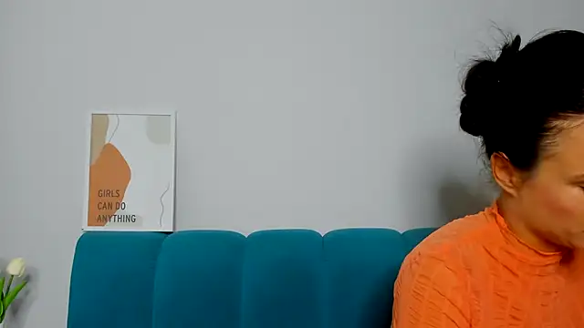 LeiilaBloom online show from September 13, 2025, 10:15 am