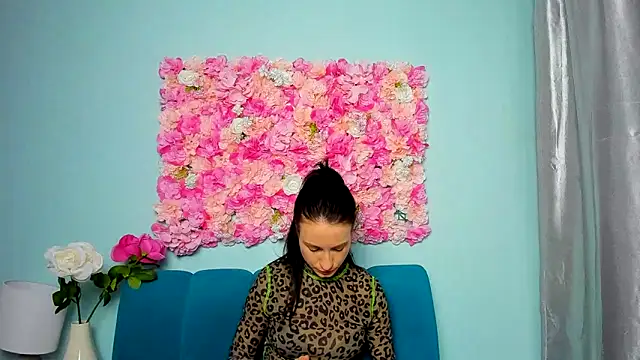 LeiilaBloom online show from March 9, 2025, 2:54 pm