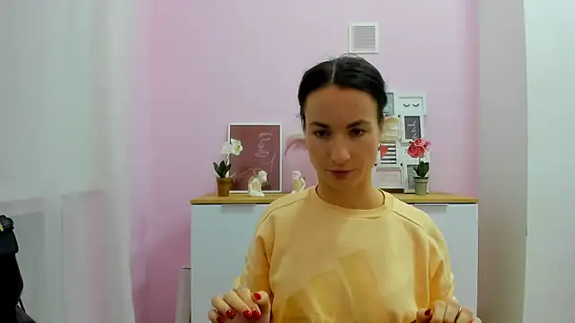 LeiilaBloom online show from January 24, 2025, 4:39 pm