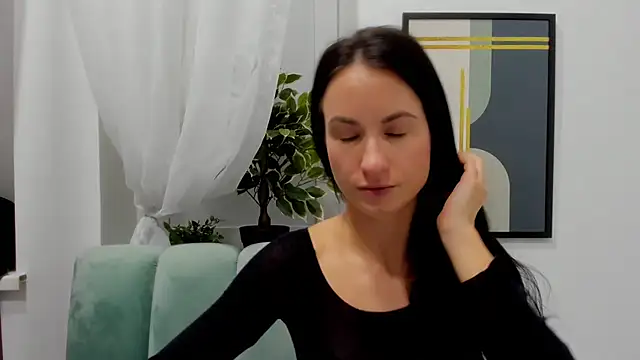 LeiilaBloom online show from February 4, 2025, 1:38 pm