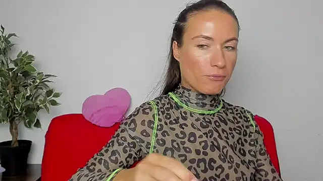 LeiilaBloom online show from September 9, 2025, 12:58 pm