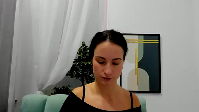 LeiilaBloom online show from February 5, 2025, 8:43 am